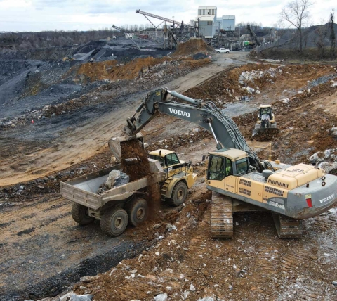 construction equipment of quarry expansion excavation